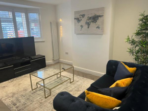 Lux 2 Bedroom Hse, Free Parking, Close to station